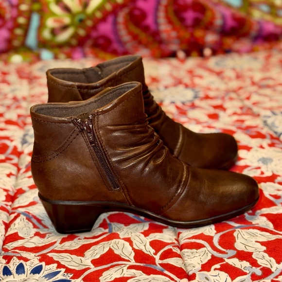 🌿NWOT Earth Origins Dark Brown Ankle Boots - Picture 3 of 8